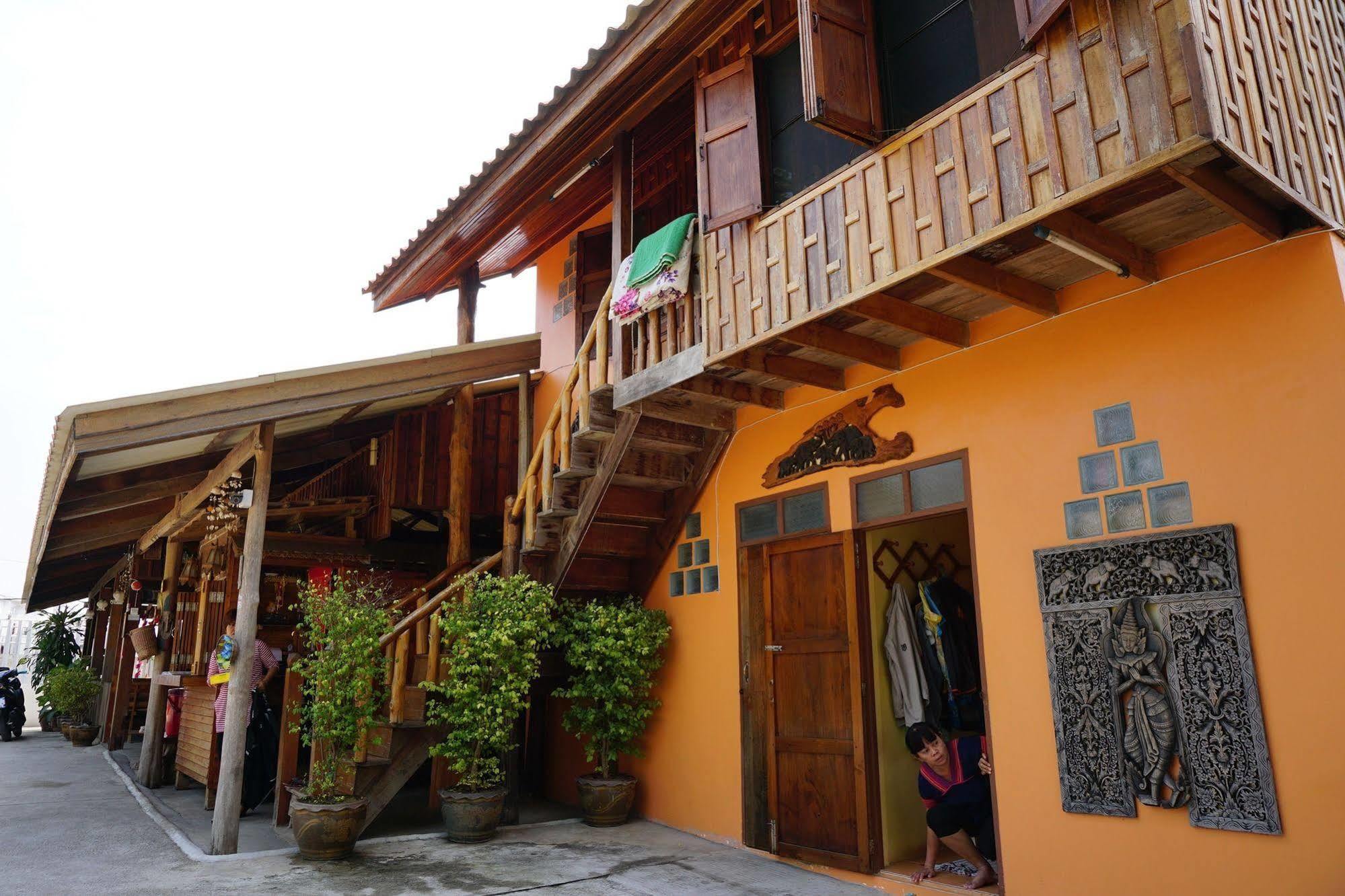 J&J Guesthouse Sukhothai Exterior photo