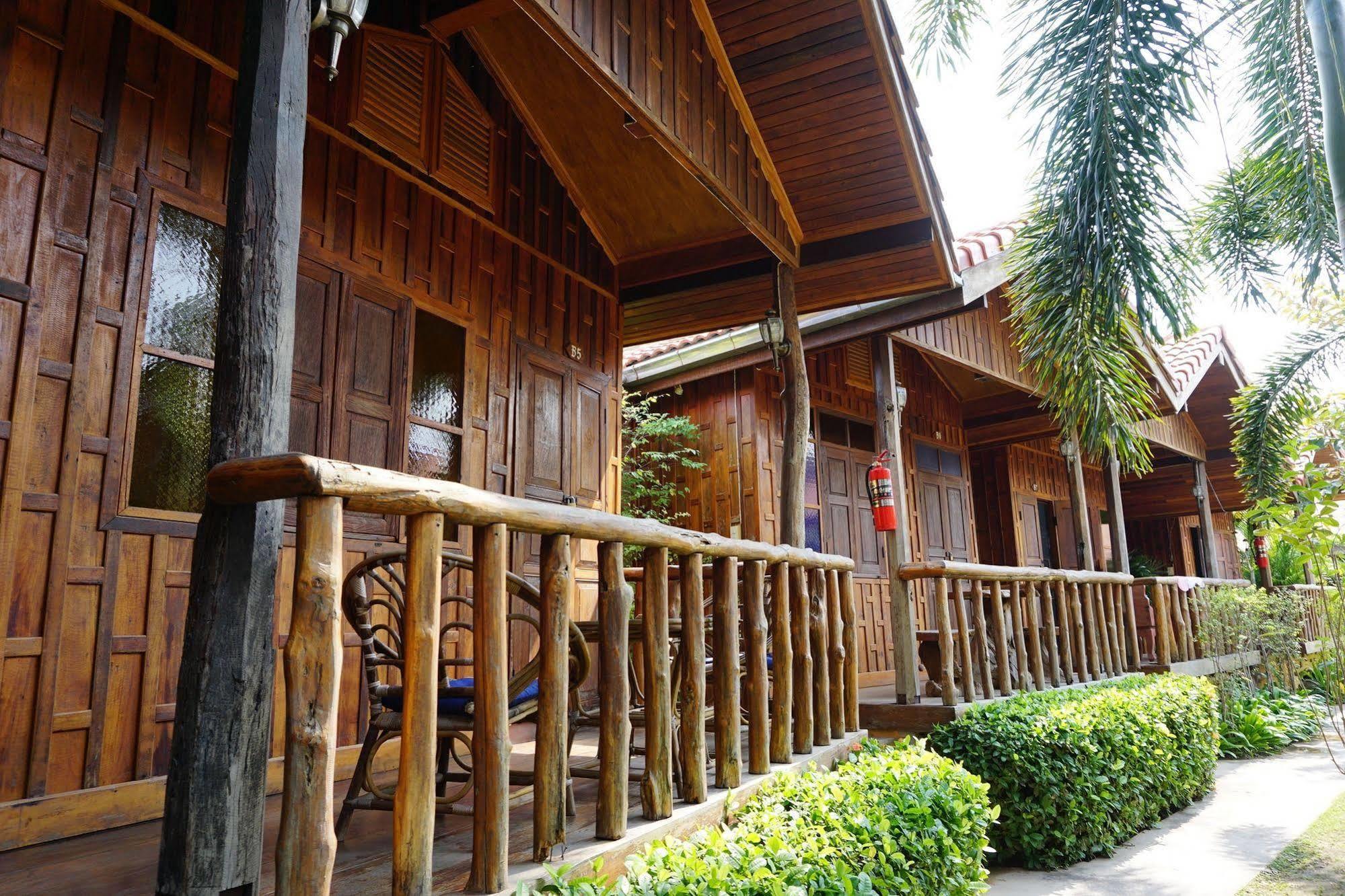 J&J Guesthouse Sukhothai Exterior photo