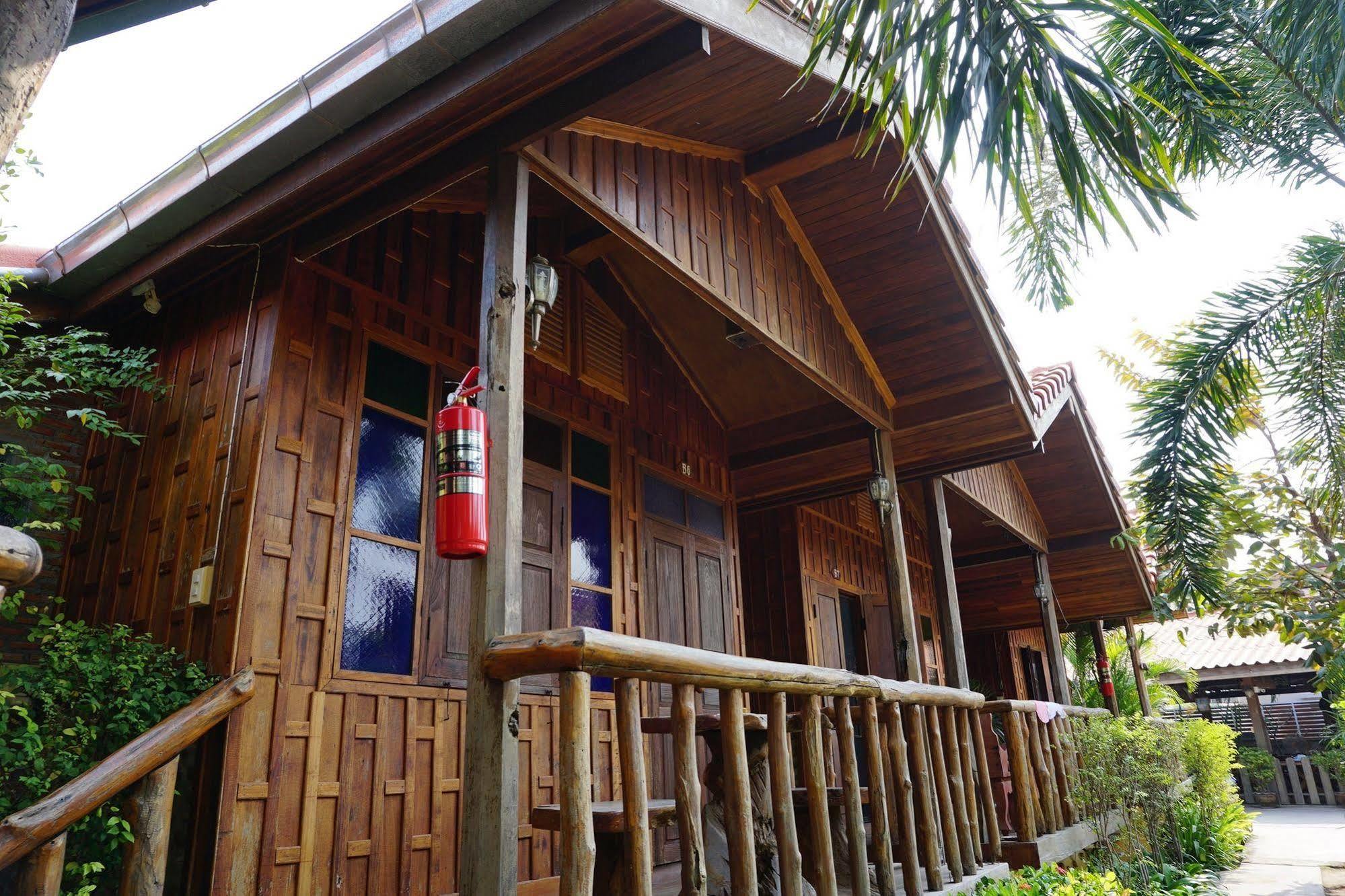 J&J Guesthouse Sukhothai Exterior photo