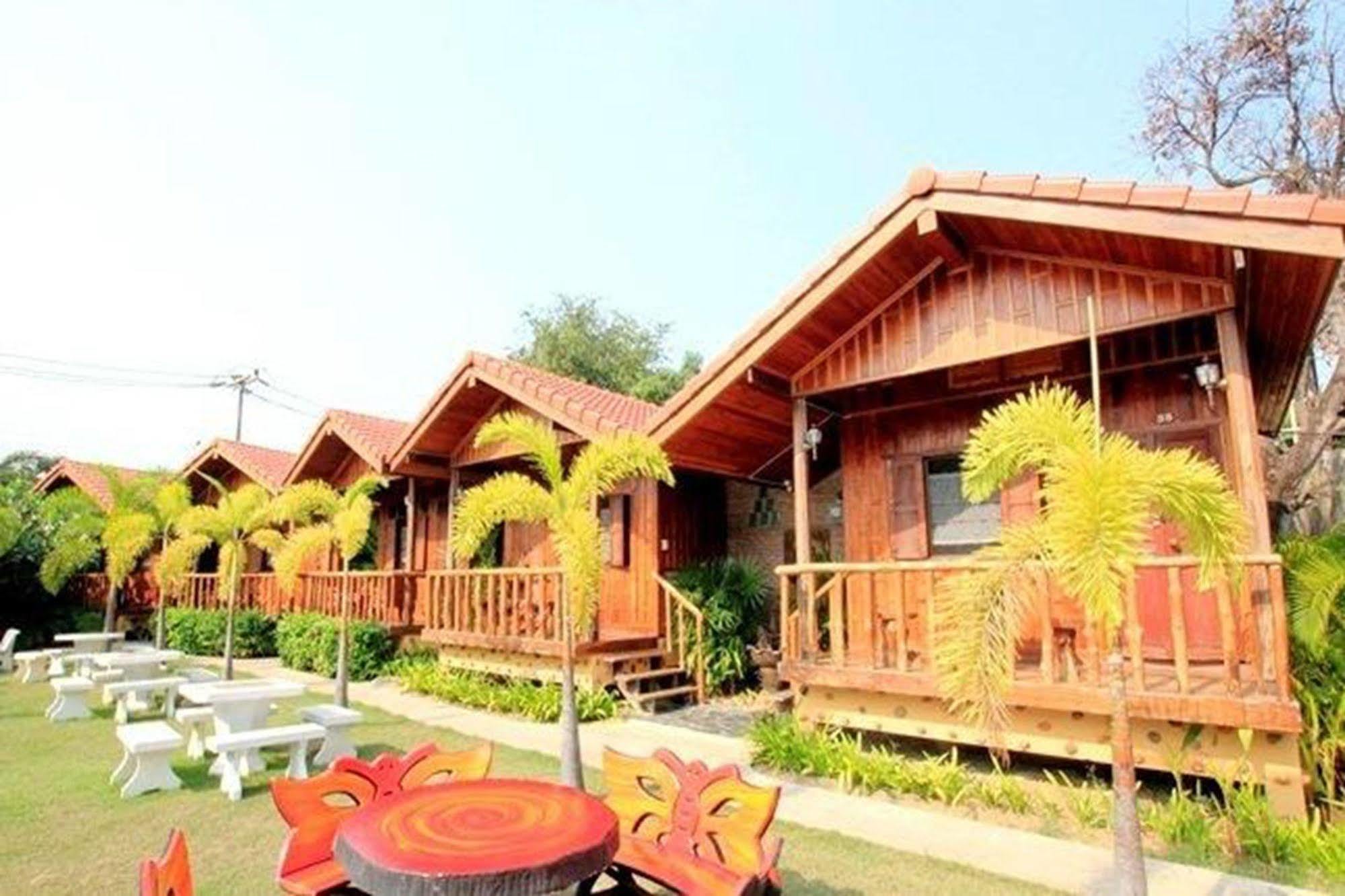 J&J Guesthouse Sukhothai Exterior photo