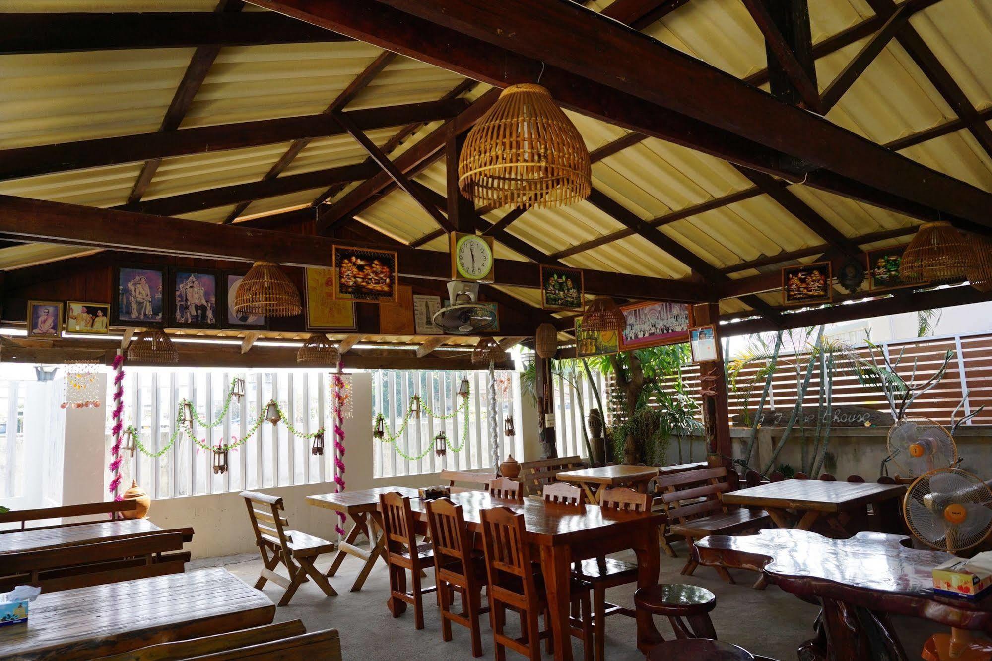 J&J Guesthouse Sukhothai Exterior photo