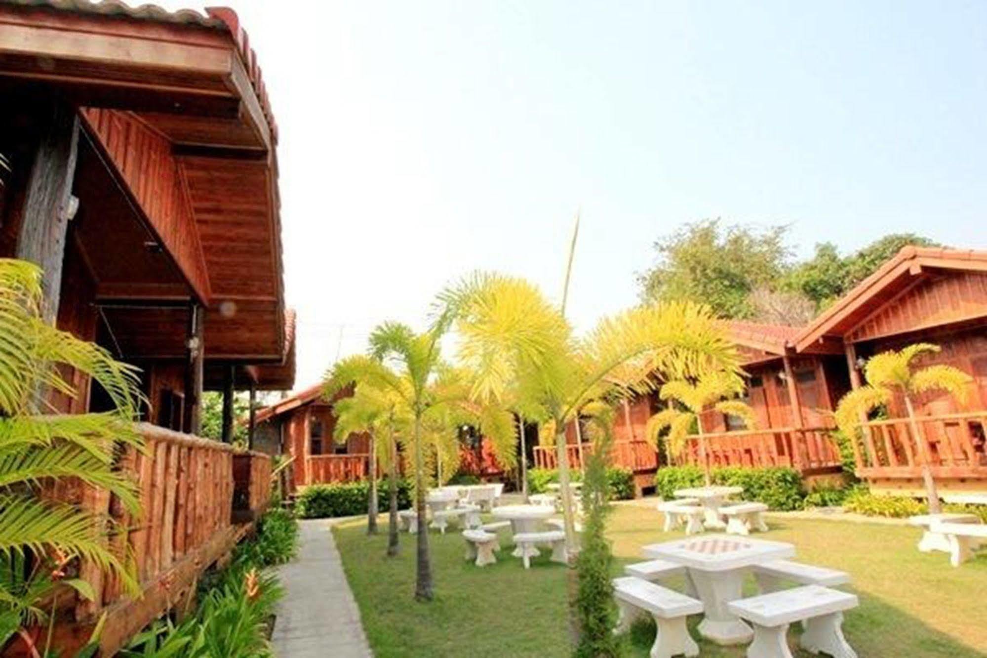 J&J Guesthouse Sukhothai Exterior photo