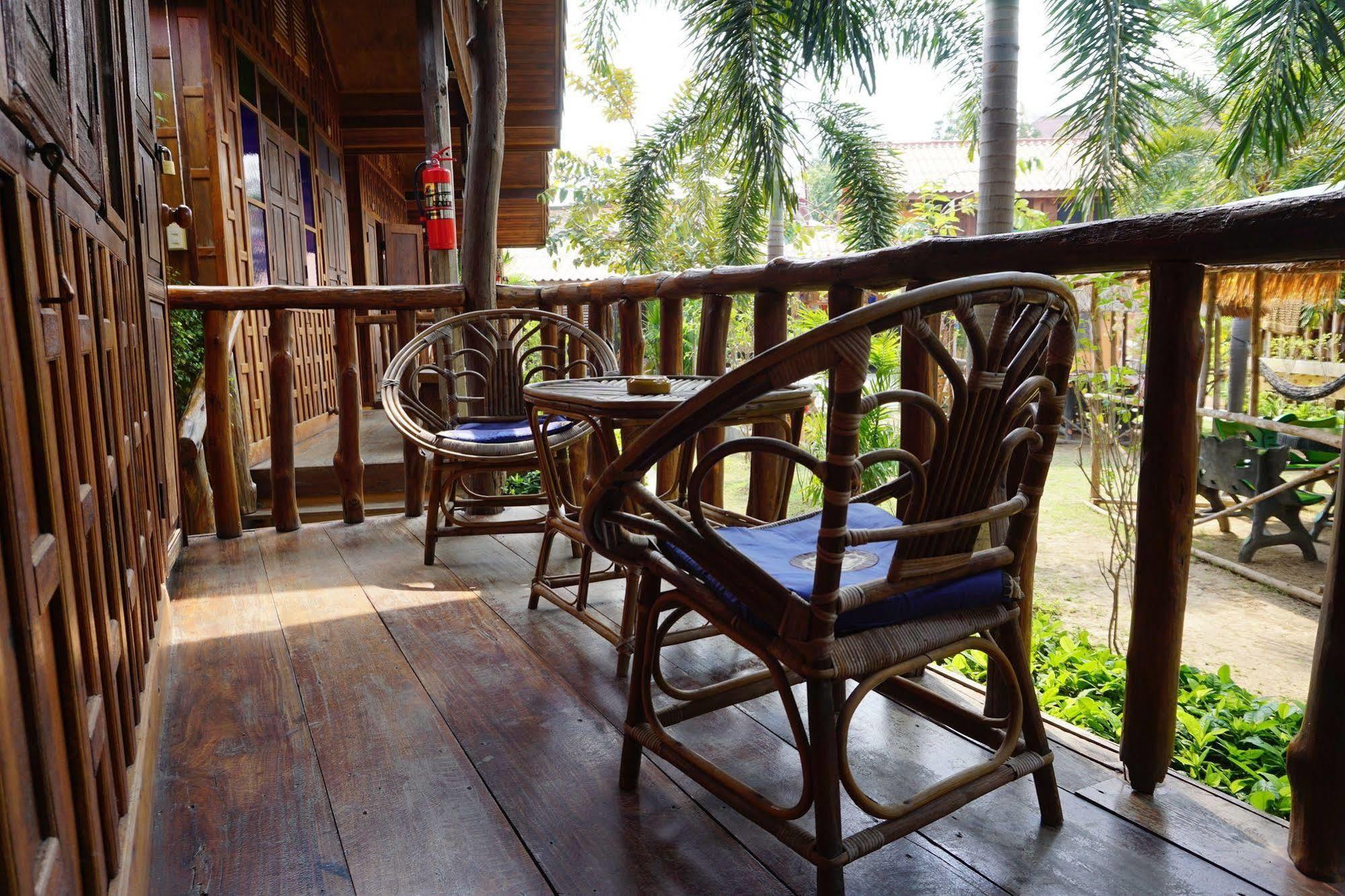 J&J Guesthouse Sukhothai Exterior photo