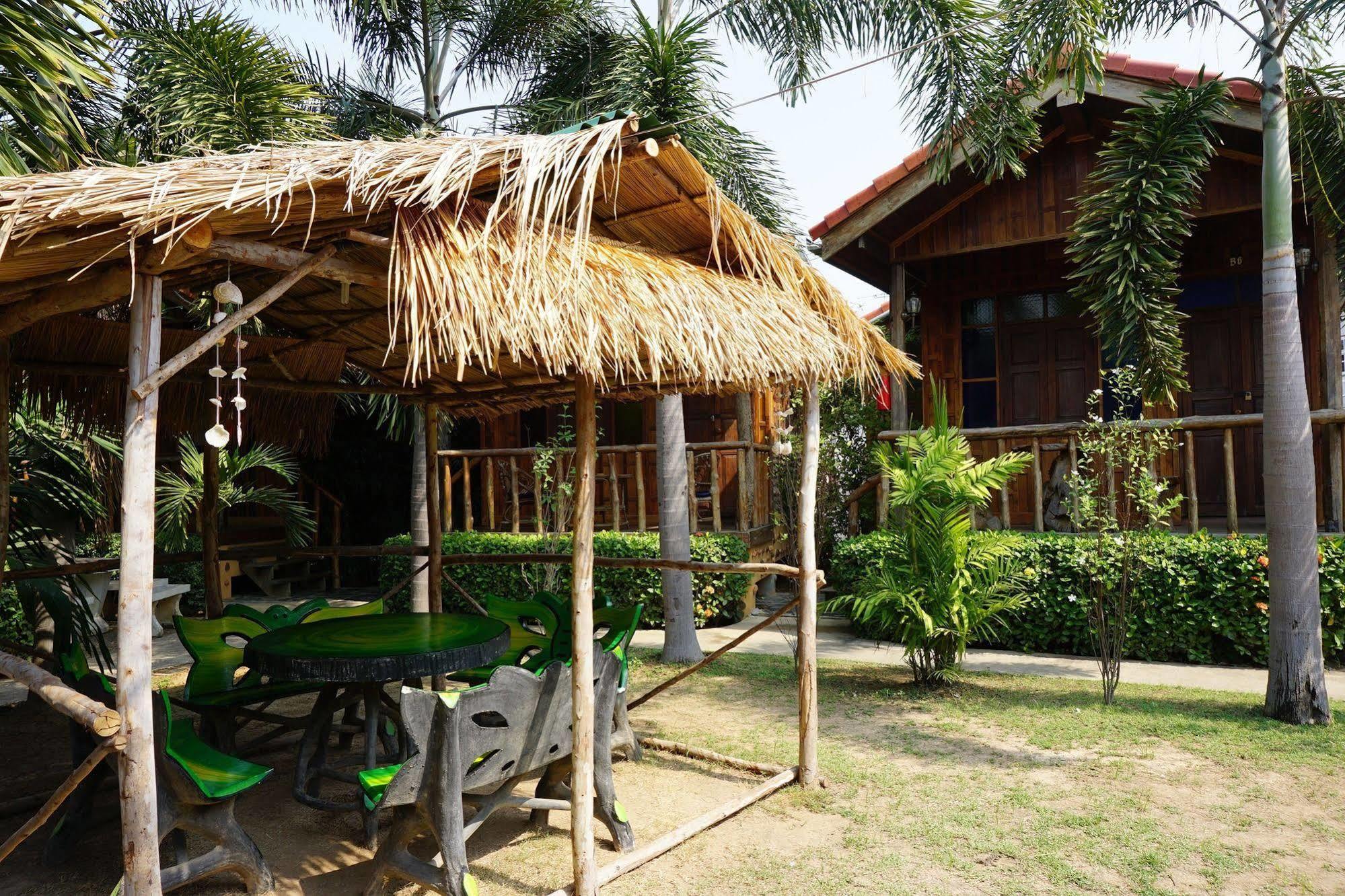 J&J Guesthouse Sukhothai Exterior photo