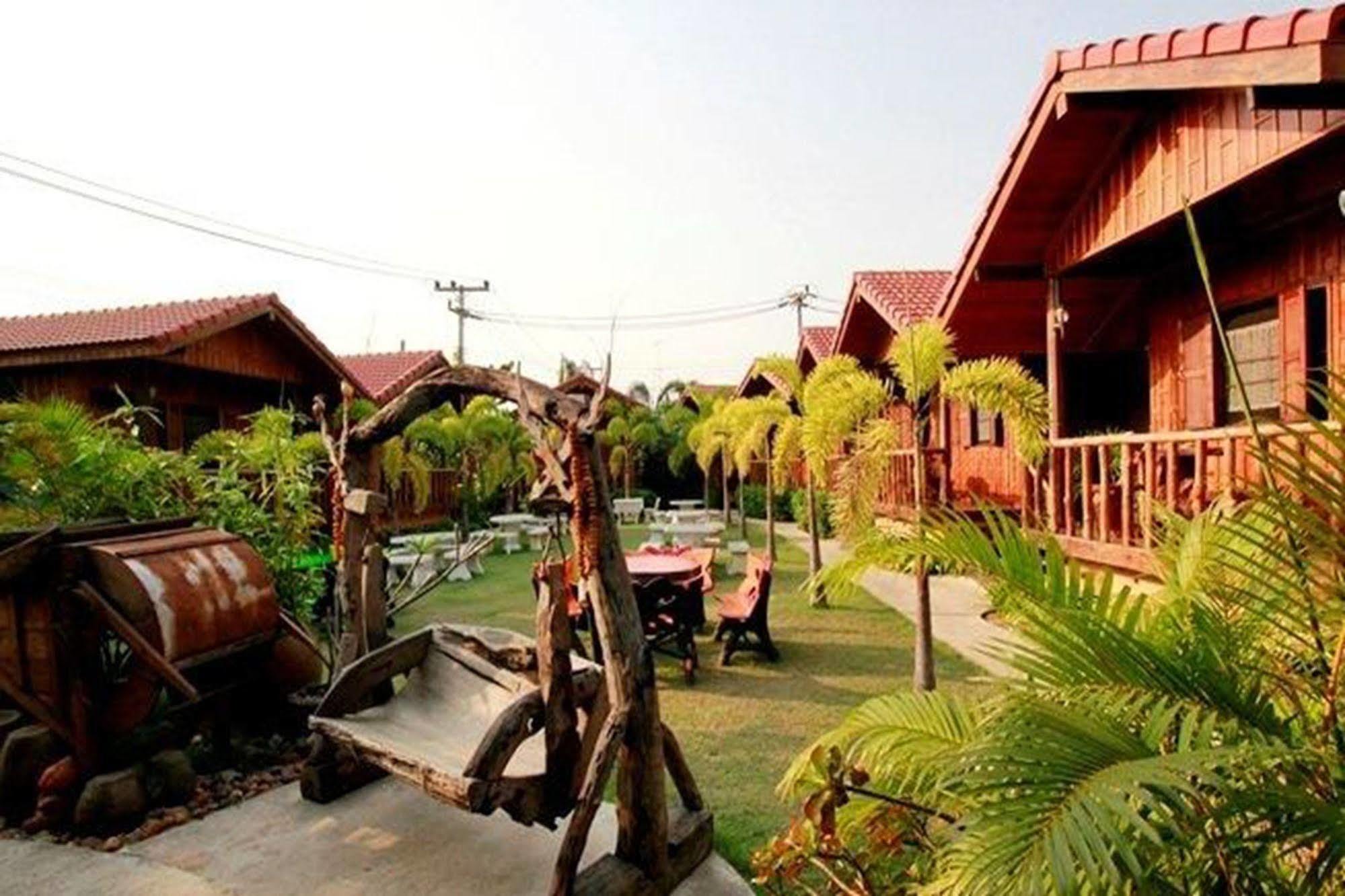 J&J Guesthouse Sukhothai Exterior photo