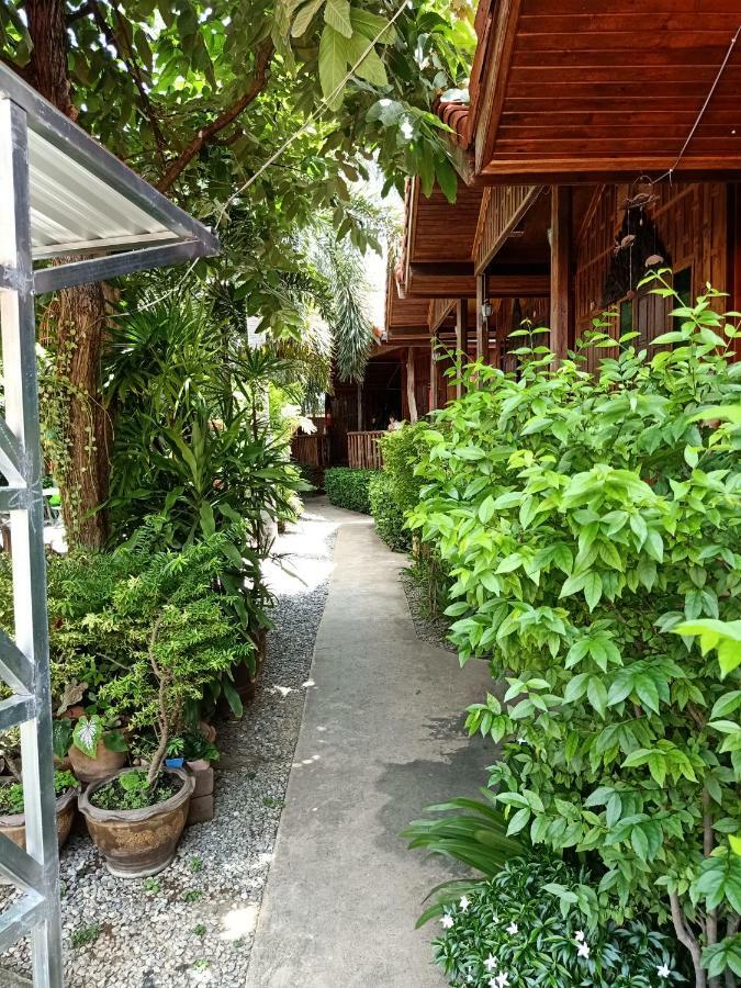 J&J Guesthouse Sukhothai Exterior photo