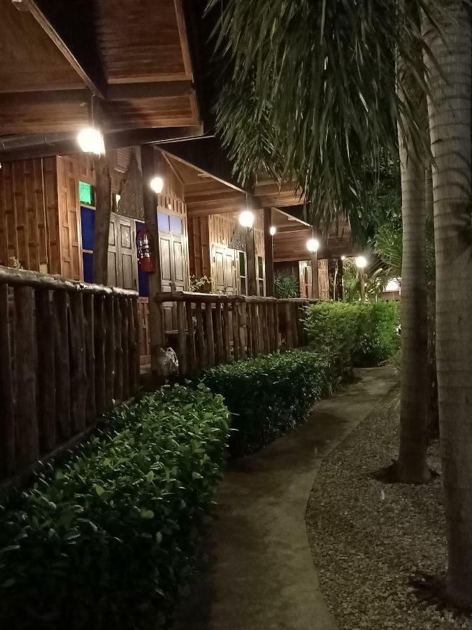 J&J Guesthouse Sukhothai Exterior photo